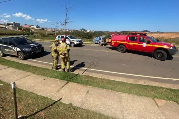 Acidente de trânsito termina em confusão e homem se pendura no capô de um  carro em Conselheiro Lafaiete; VÍDEO, Minas Gerais