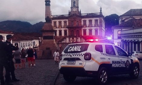 Campanha arrecada doces para distribuir durante carreata natalina. Foto = reprodução Guarda Civil Municipal de Ouro Preto.