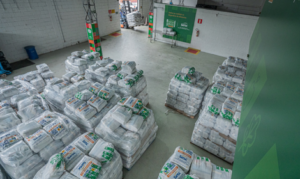 Fecomércio MG, Sesc e Senac arrecadam alimentos para famílias necessitadas. Foto = Eduardo Galetto / Sesc em Minas.