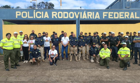 Ação em Betim marca o início da campanha para reduzir acidentes nas rodovias federais. Foto = divulgação Polícia Rodoviária Federal.