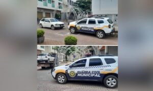Carro é encontrado com danos e sinais de arrombamento na Praça Domingos Pereira. Foto = Guarda Civil Municipal de Itabirito.