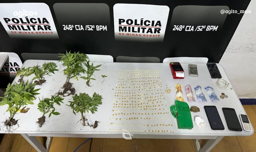 Polícia Militar encontra drogas e armas após denúncia anônima no bairro Pocinho. Foto = reprodução 52º BPM/PMMG.