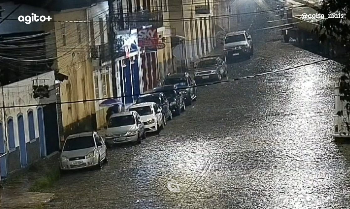 Ação rápida das forças de segurança resulta na prisão de indivíduo tentando abrir veículos no bairro Barra. Foto = GCM Ouro Preto | vídeo enviado ao Agito Mais.