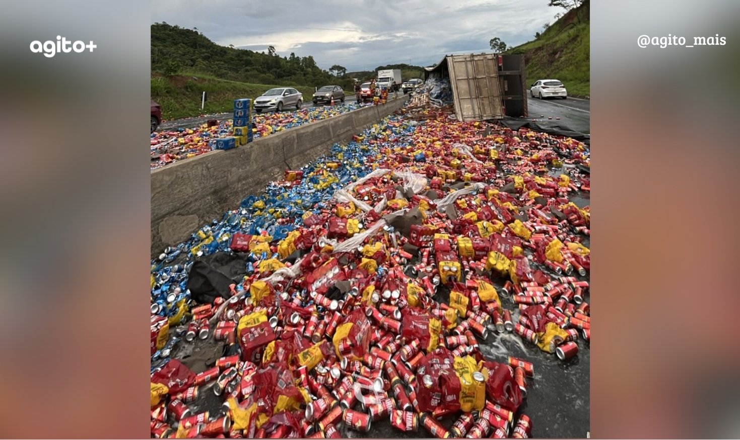 As autoridades seguem investigando as causas do acidente e trabalhando para liberar a rodovia. Foto = divulgação CBMG.