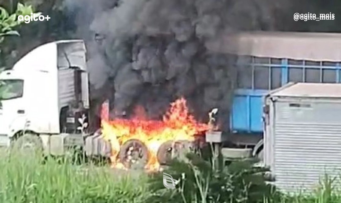 Incidente ocorreu na manhã desta segunda-feira (03) em Congonhas; trânsito foi temporariamente interditado. Foto = reprodução.