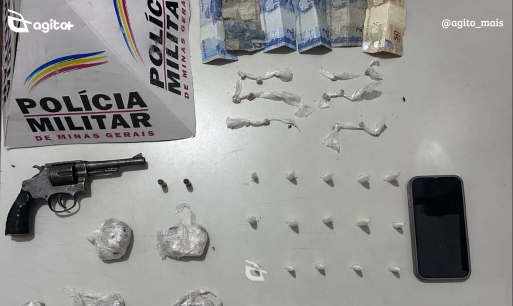 Polícia Militar prende suspeito com drogas e arma em operação no bairro Matozinhos. Foto = divulgação 52º BPM/PMMG.