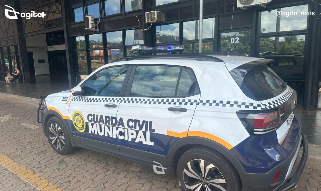 Homem com mandado de 26 anos, se entrega à GCMI no terminal rodoviário. Foto = divulgação GCMI.