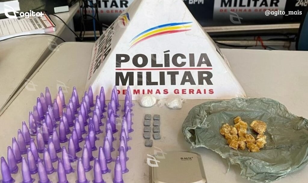 Polícia Militar encontra entorpecentes durante operação após denúncia anônima. Foto = divulgação 52º BPM/PMMG.