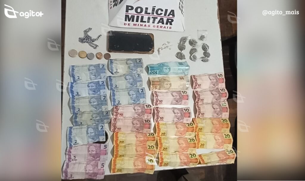 Ação no bairro quintas dos inconfidentes resulta na apreensão de crack, maconha e dinheiro, além de celular utilizado pelo suspeito. Foto - divulgação PMMG.