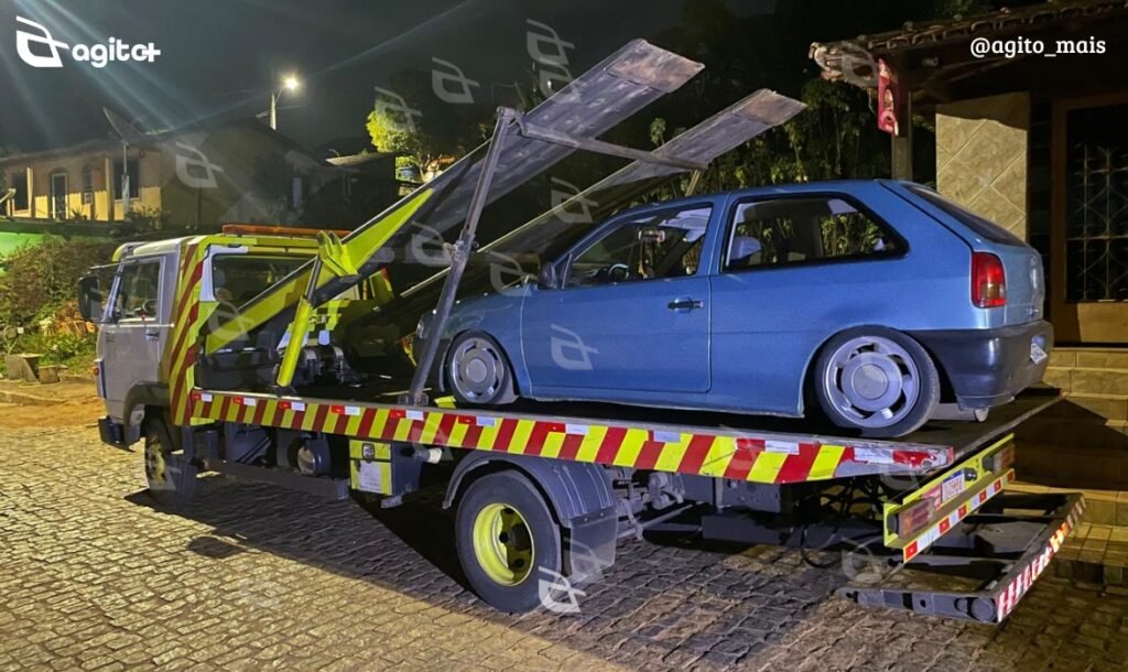 O veículo apresenta problemas de segurança; 03 autos de infração foram emitidos. Foto = divulgação Polícia Militar.