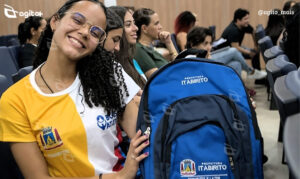 Cerimônia oficializou repasse de R$ 5 mil para cada esportista contemplado, fortalecendo 18 modalidades esportivas, incluindo atletas PCDs. Foto — divulgação Prefeitura de Itabirito.