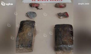 Denúncia anônima leva PM até esconderijo de entorpecentes no bairro Santa Rita; material foi apreendido e encaminhado à delegacia. Foto — divulgação Polícia Militar.