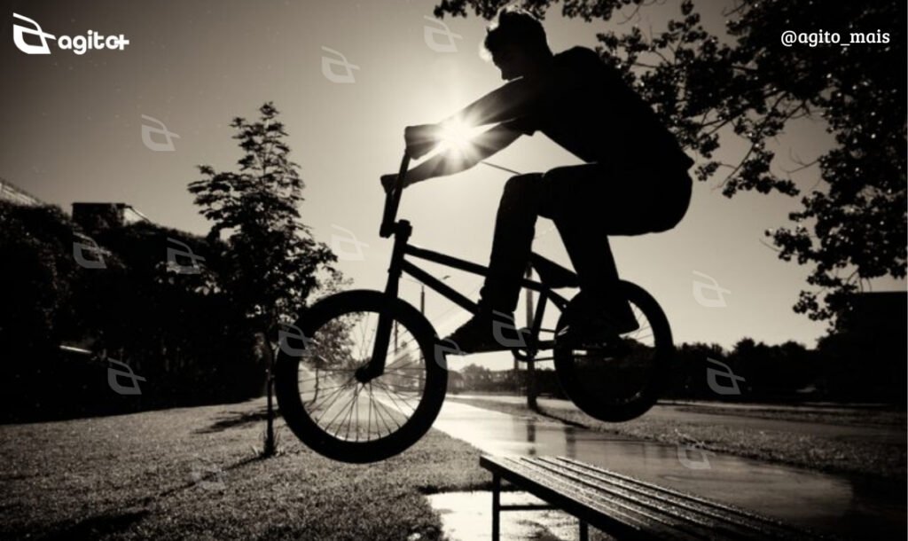 Garoto tentou imitar vídeos de "rolezinho de bike" e está internado há 19 dias em estado grave, após colidir contra um muro em Lagoa Santa. Foto — meramente ilustrativa/Depositphotos.