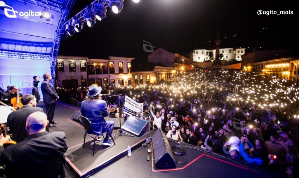 Show gratuito celebra 25 anos da Orquestra e movimenta economia de Ouro Preto com ocupação hoteleira total e forte presença do público. Foto — Naty Tôrres.