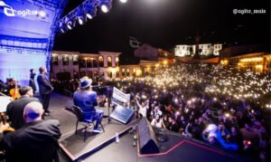 Show gratuito celebra 25 anos da Orquestra e movimenta economia de Ouro Preto com ocupação hoteleira total e forte presença do público. Foto — Naty Tôrres.
