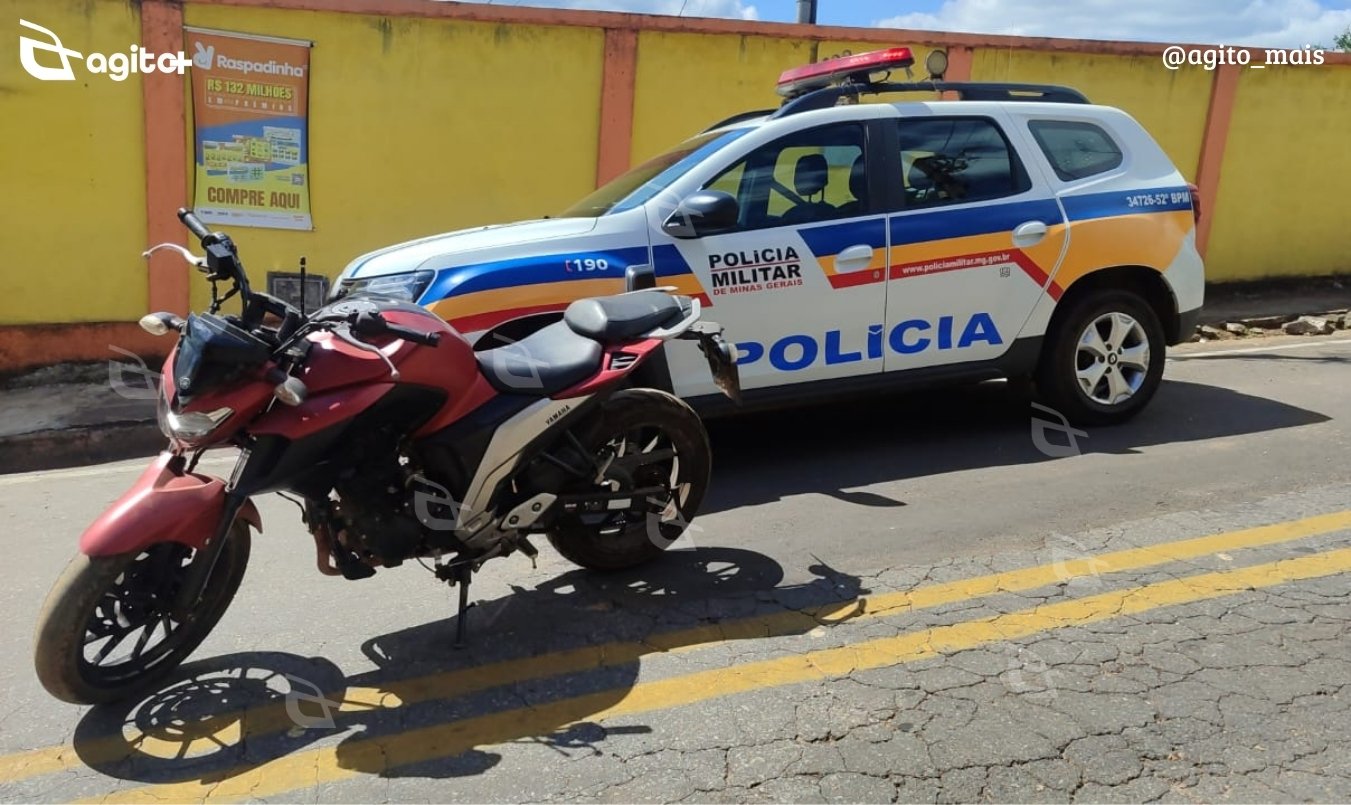 Militares encontraram uma motocicleta que constava como furtada em Belo Horizonte. Foto — Polícia Militar.