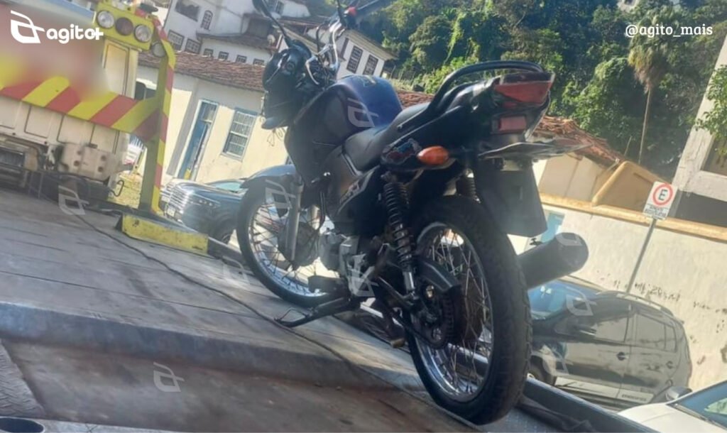 Adolescente pilotava moto com escapamento adulterado, placa levantada e em alta velocidade pelas ruas do centro histórico. Foto — Guarda Municipal de Ouro Preto.