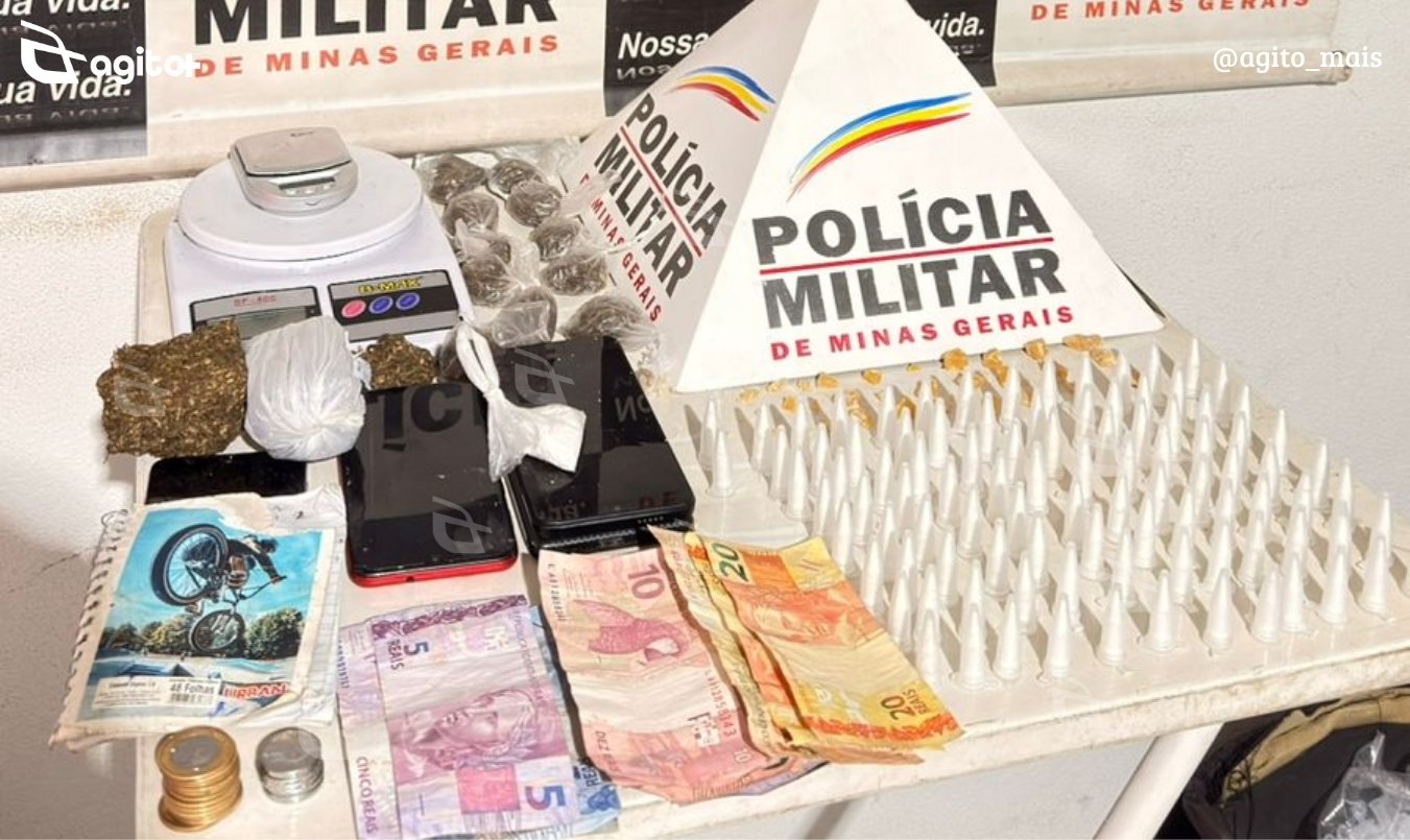 Ação da Polícia Militar na Praça dos Ferroviários resultou na prisão de cinco pessoas e na apreensão de entorpecentes, balanças de precisão e caderno com anotações do tráfico. Foto — Polícia Militar