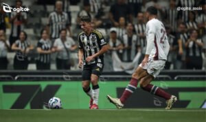 Com 24 partidas em 2025, lateral-direito celebra sequência invicta no Brasileirão e projeta confronto decisivo contra o Caracas. Foto — Pedro Souza/Atlético Mineiro.