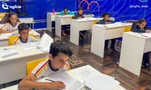 Alunos da Escola Municipal Laura Queiroz participam da primeira fase da competição nacional, que incentiva jovens a ingressarem no mundo da tecnologia e inovação. Foto — Prefeitura de Itabirito.
