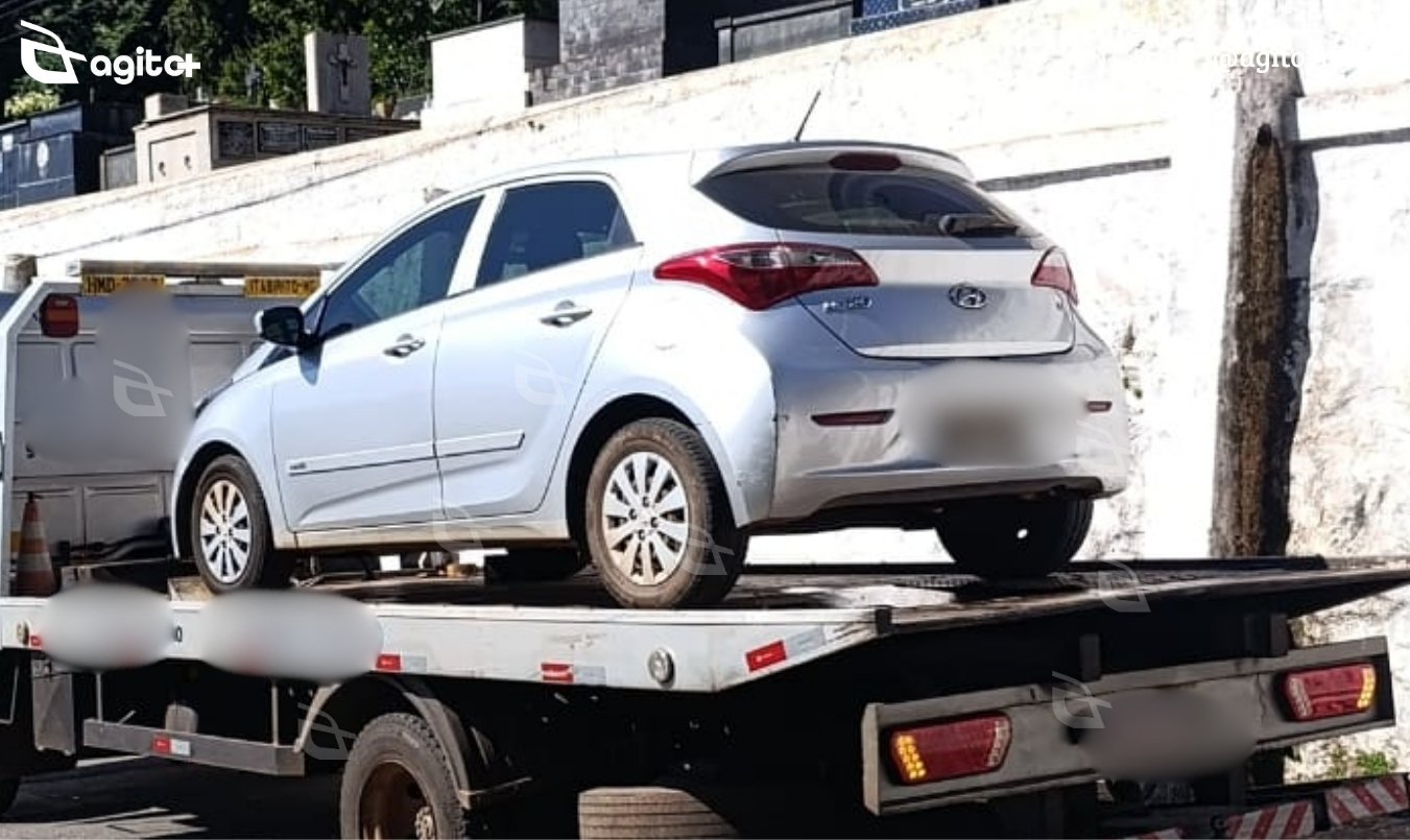 Carro com queixa de furto foi localizado após denúncia feita à Polícia Civil de Itabirito. Foto — Polícia Militar.