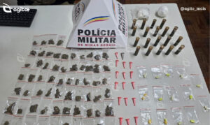 Suspeito armado escapou por mata fechada na região entre os bairros Padre Adelmo e Gutierrez. Foto — Polícia Militar.