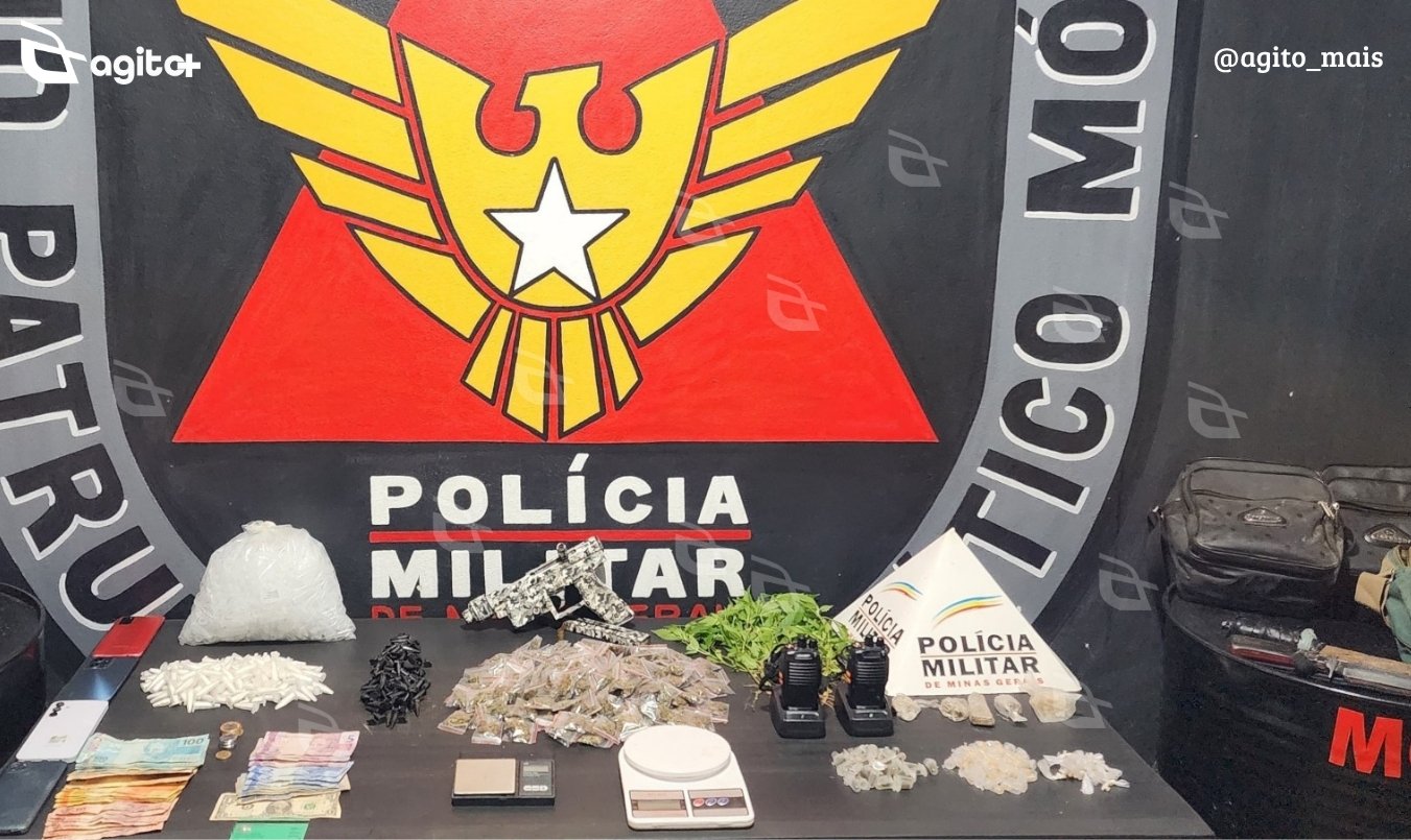PM localiza acampamento em mata com arsenal e 711 porções de drogas; dois jovens foram presos. Foto — Polícia Militar.