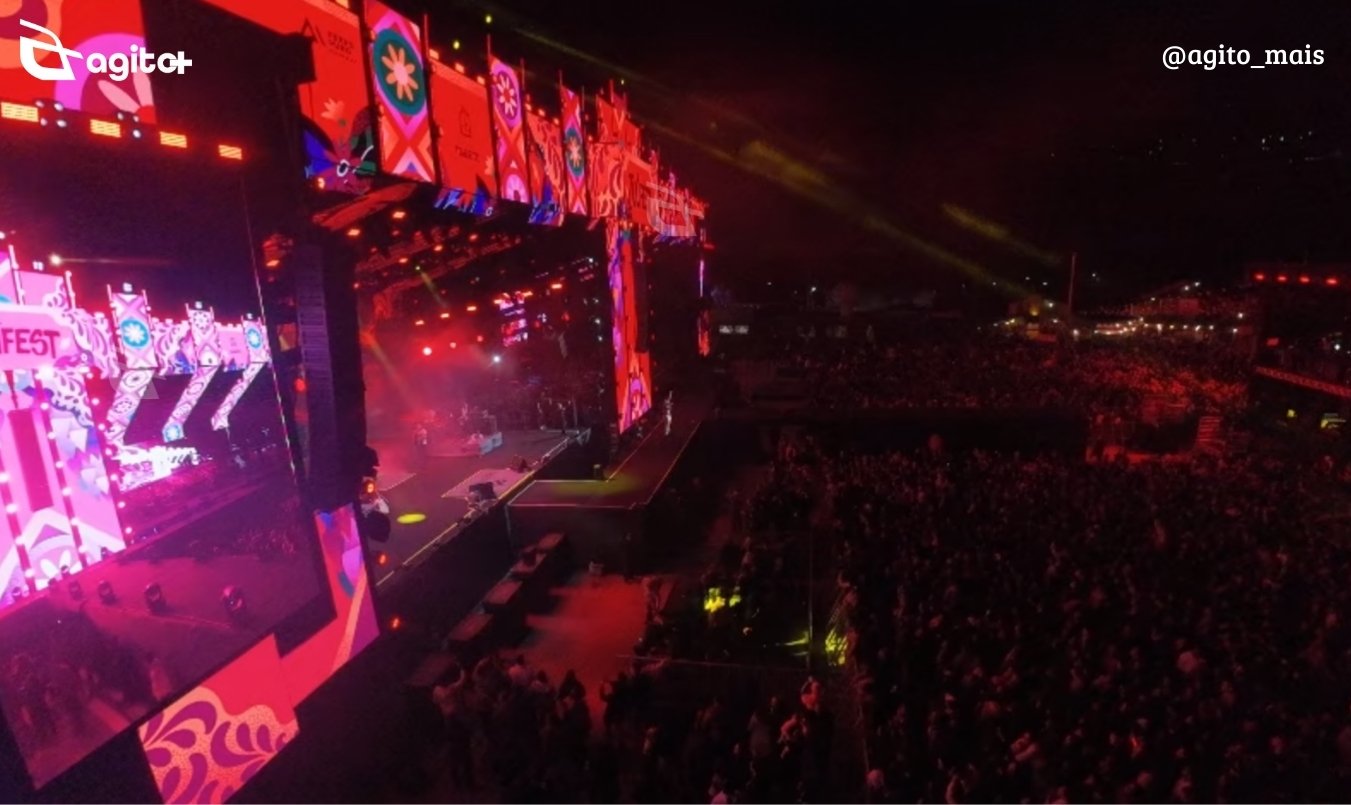Mais de 30 mil pessoas marcaram presença na abertura da Julifest 2025 em Itabirito, que contou com shows vibrantes, participação de autoridades e destaque para a apresentação da cantora Mari Fernandez. Foto — João Sales/Agito Mais.