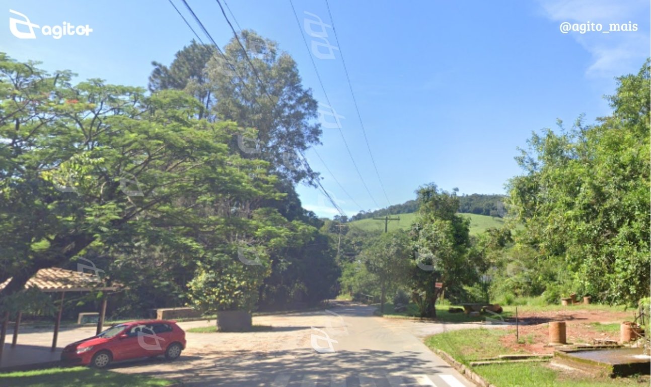 Crime ocorreu no sábado (19) em Itabirito; vítima sofreu duas perfurações abdominais. Foto — meramente ilustrativa do início do bairro e não do local onde ocorreu/Google Maps.