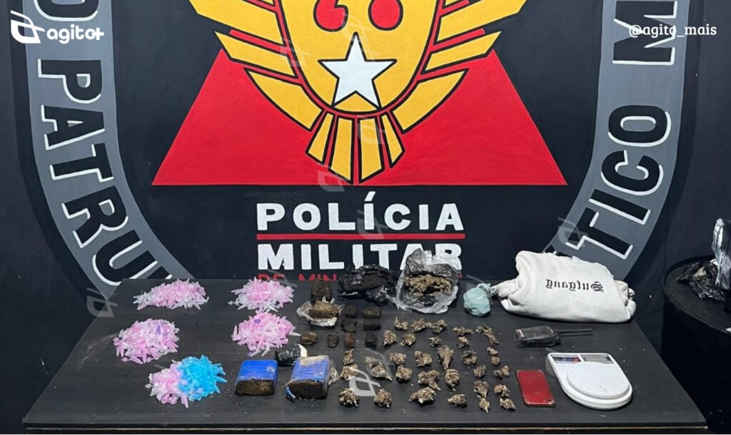 Operação conjunta entre PM e Polícia Civil localiza entorpecentes e materiais usados no tráfico. Foto — Polícia Militar.