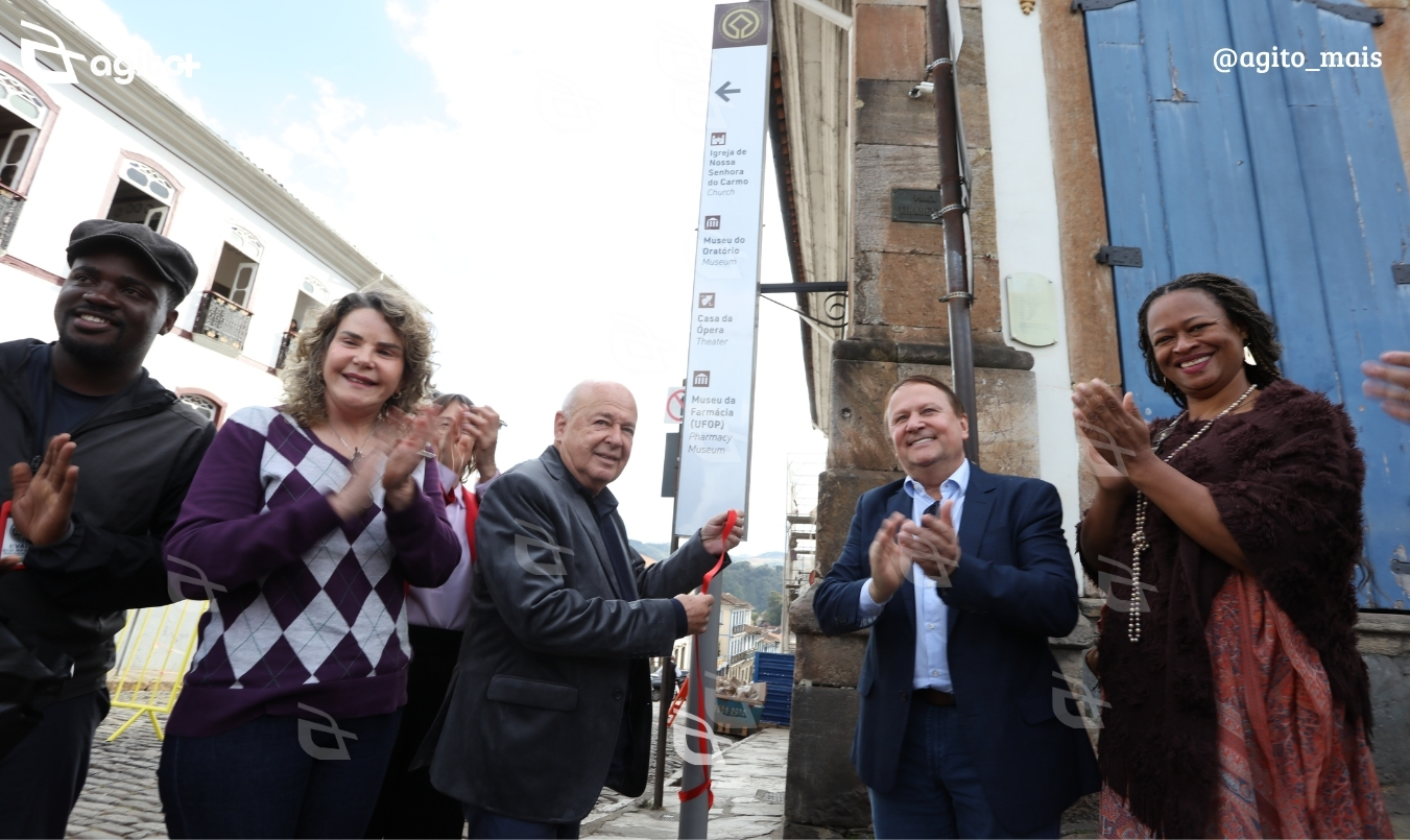 Com investimento de R$ 600 mil, nova sinalização com QR Codes facilita a orientação de turistas e valoriza o patrimônio histórico de Ouro Preto. Foto — Neno Vianna/ PMOP.
