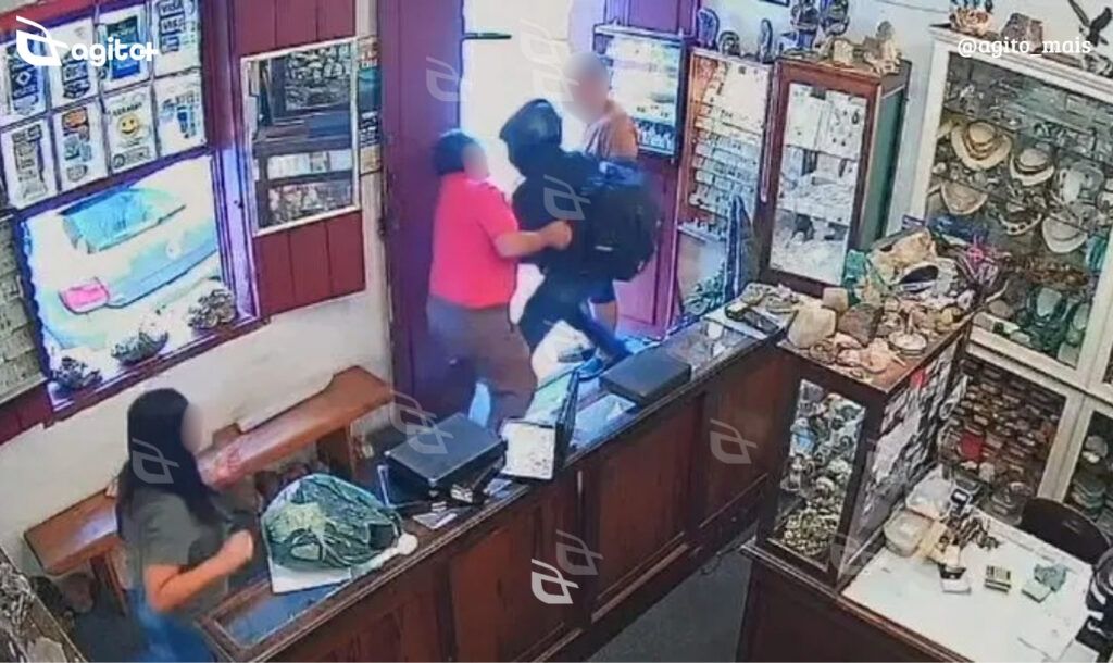 Mandados foram cumpridos em Ouro Preto e Viçosa; crime ocorreu em abril no Centro Histórico. Foto — reprodução.