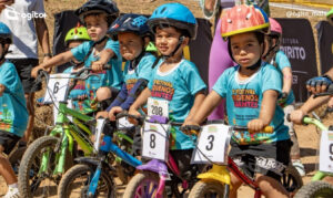 Primeira edição do Festival Pequenos Gigantes reuniu 200 crianças em provas de mountain bike e corrida cross country, incentivando o esporte desde a infância. Foto — Prefeitura de Itabirito.