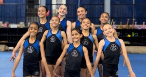 Ginastas de Itabirito embarcam para Bolívia em missão internacional inédita na acrobática. Foto — Prefeitura de Itabirito.