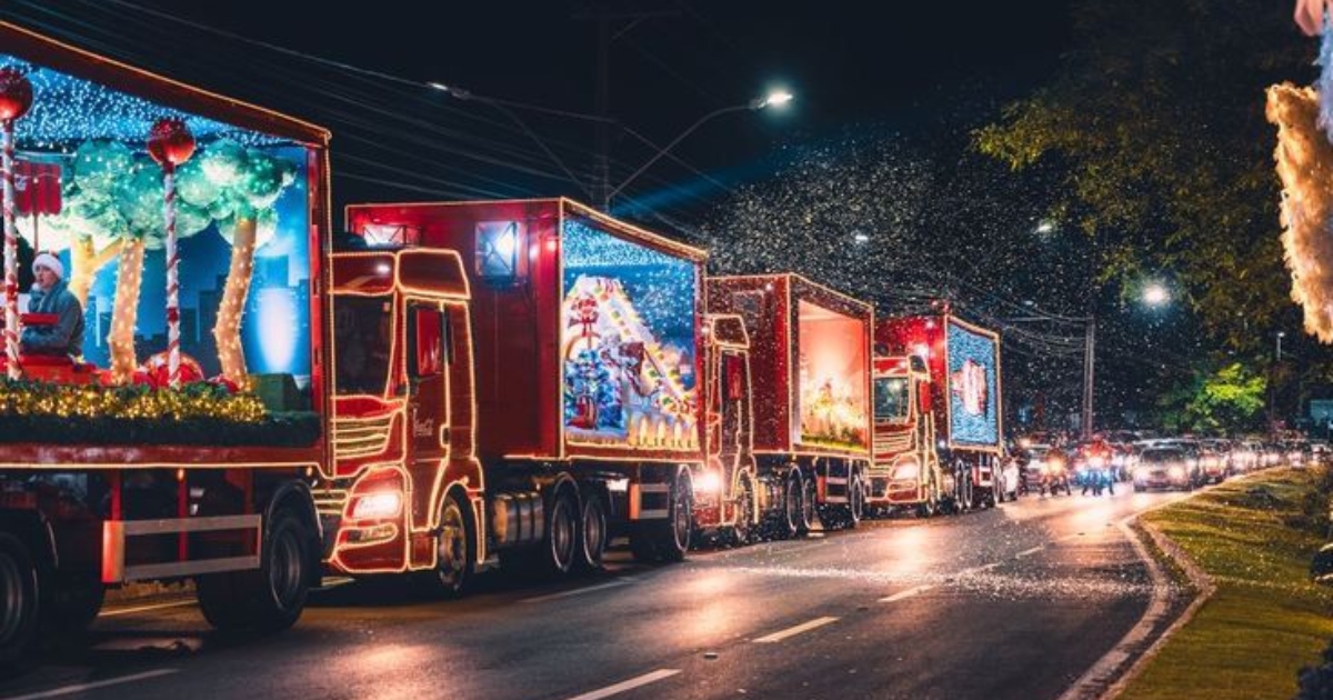 Desfile natalino da Coca-Cola retorna a Itabirito com cenários temáticos e atrações inéditas no dia 4 de dezembro. Foto — reprodução internet.