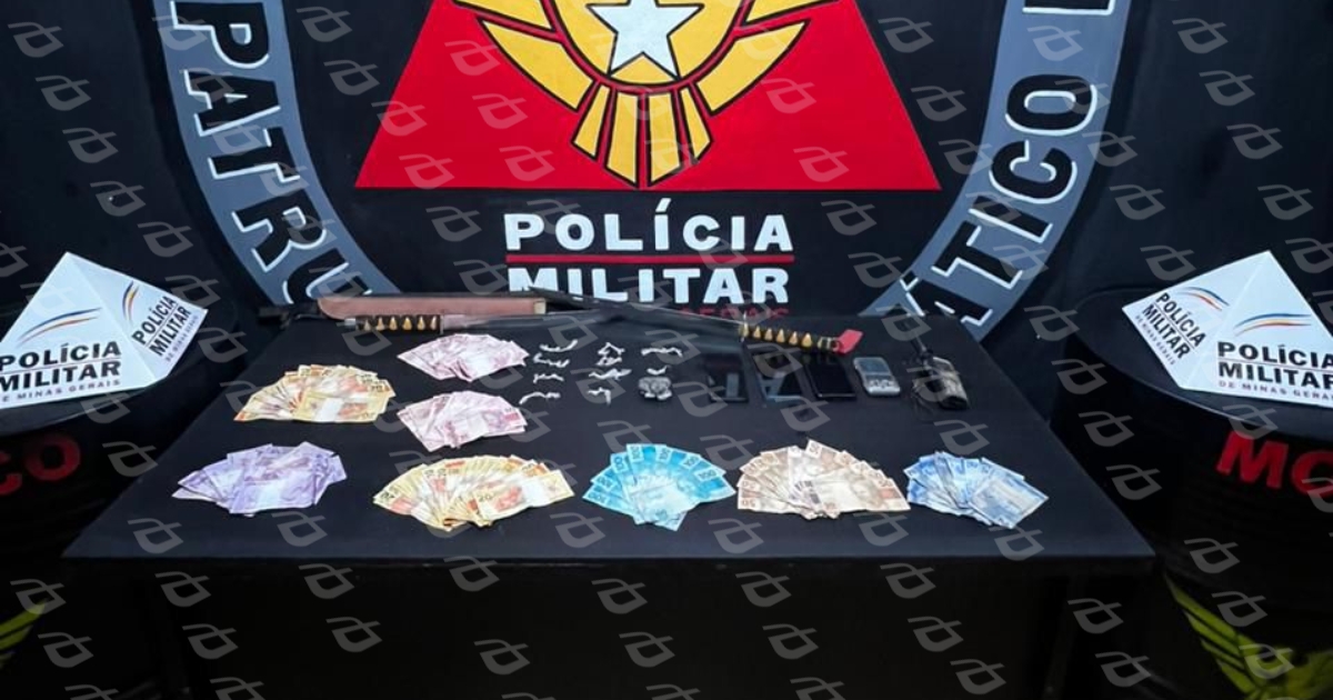 Ação da PM em Ouro Preto resulta em prisão por tráfico e apreensão de drogas escondidas em encanamento sanitário. Foto — Polícia Militar.