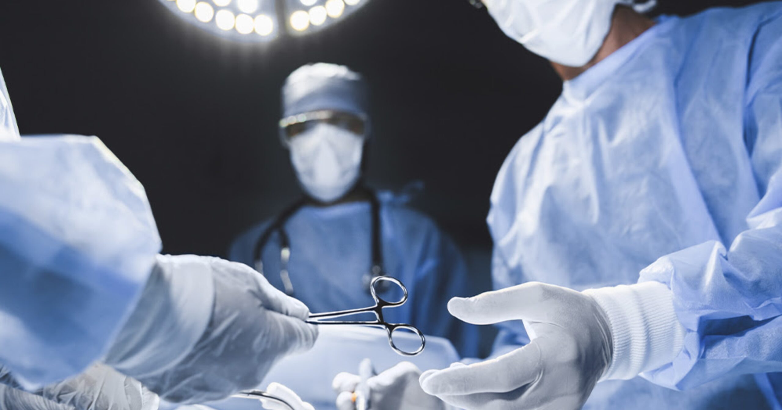 TJMG confirma abusividade de cláusula contratual e garante cirurgia de quadril com indenização por danos morais. Foto — Envato Elements / Imagem Ilustrativa.