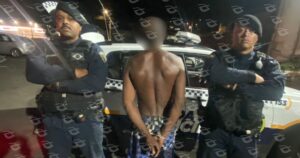 GCM detém homem após episódio de desordem pública e tentativa de invasão em residência no bairro Santo Antônio. Foto — cedidas ao Agito Mais.