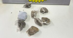 Apreensão de drogas em muro de igreja termina com fuga frustrada e prisão de suspeitos em Itabirito. Foto — cedida ao Agito Mais.