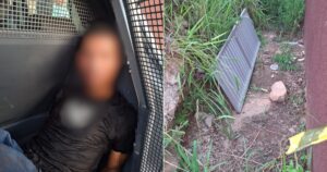 Homem tentou furtar porta de alumínio de banheiro público e foi capturado após perseguição intensa que envolveu fuga pelo Rio Itabirito e invasão de residências. Fotos — Cedidas ao Agito Mais.