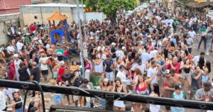 Em uma tarde marcada por animação e respeito, o Bloco Sem Limite consolidou-se como referência ao promover um pré-carnaval vibrante e inclusivo, com repertório variado e ambiente familiar. Foto — cedidas ao Agito Mais.
