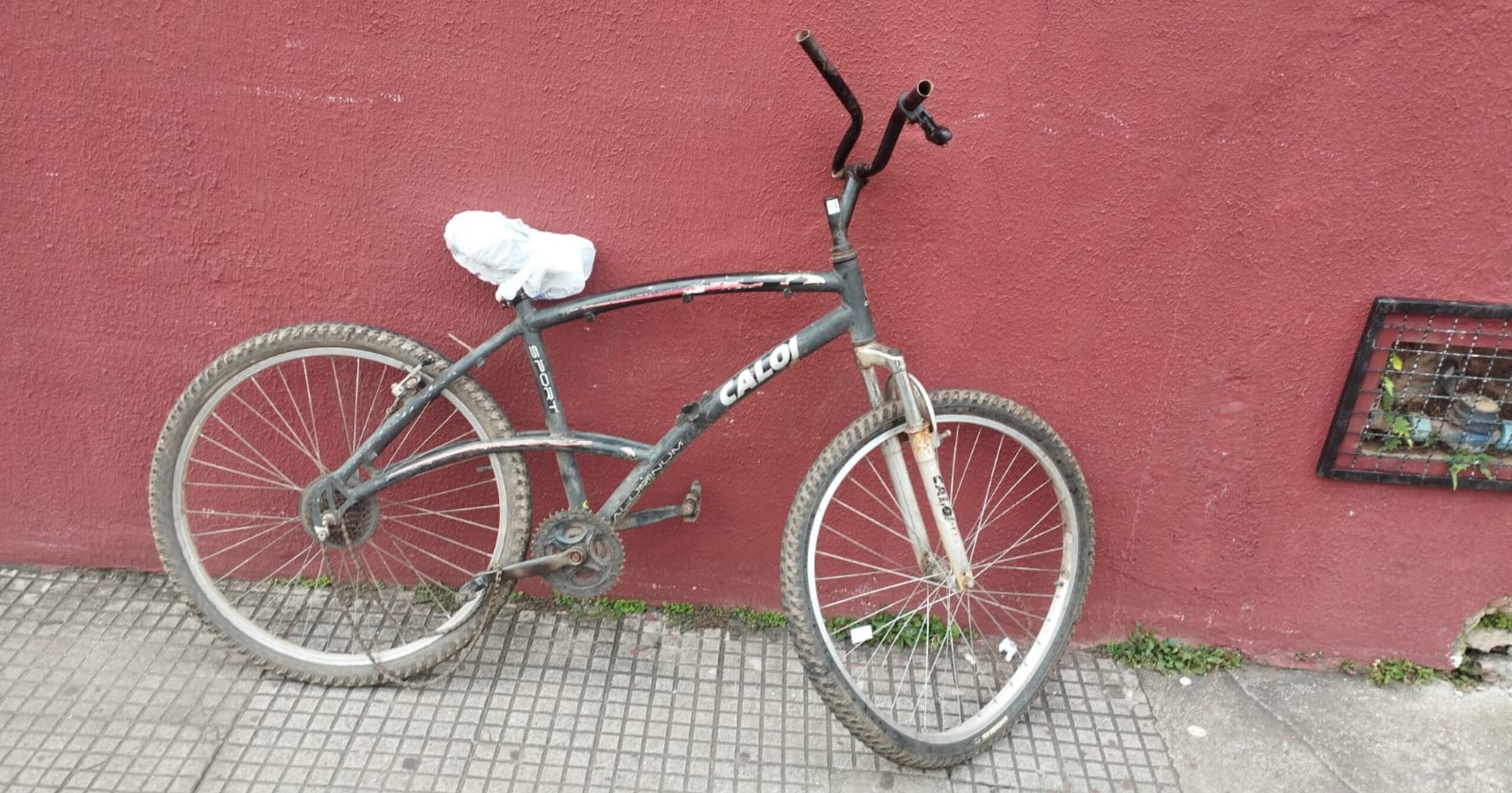Acidente em Itabirito deixa ciclista ferido e mobiliza equipes de emergência. Foto — Brigada Municipal de Itabirito.