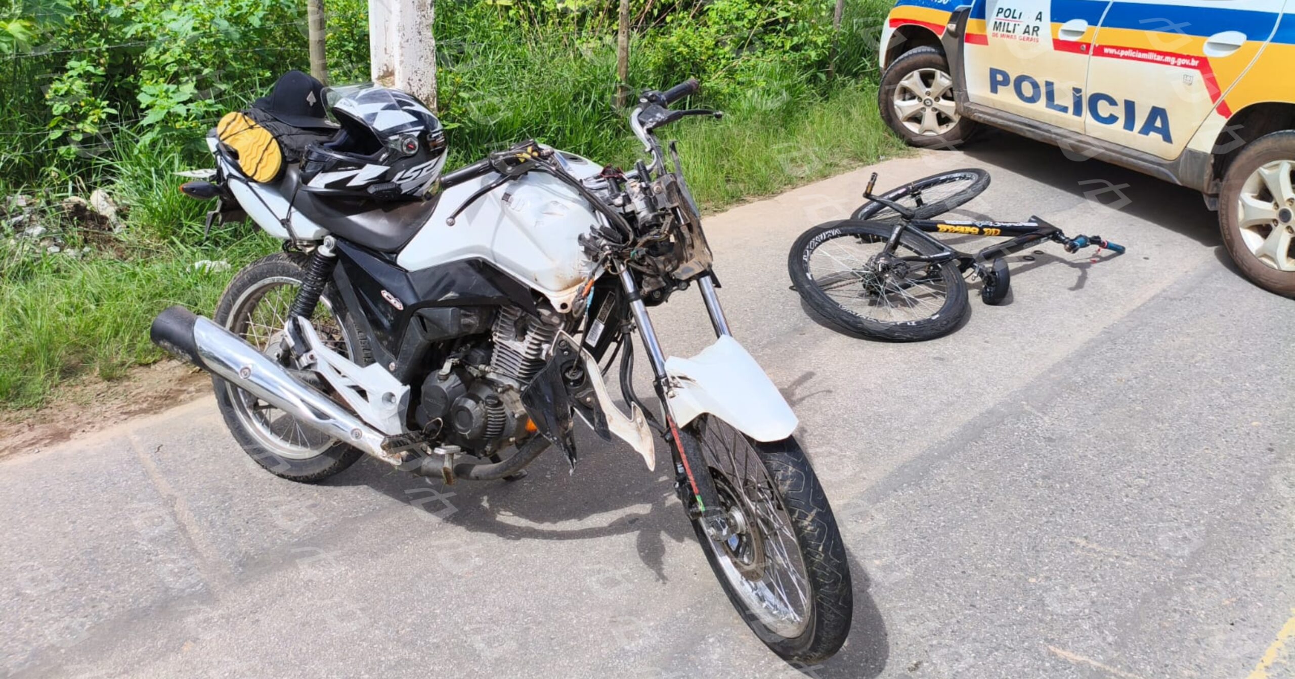 Acidente ocorreu por volta das 14h35 na rua Padre Pedrosa, distrito de Amarantina, e mobilizou equipes do Corpo de Bombeiros Militar de Minas Gerais. Foto — cedida ao Agito Mais.