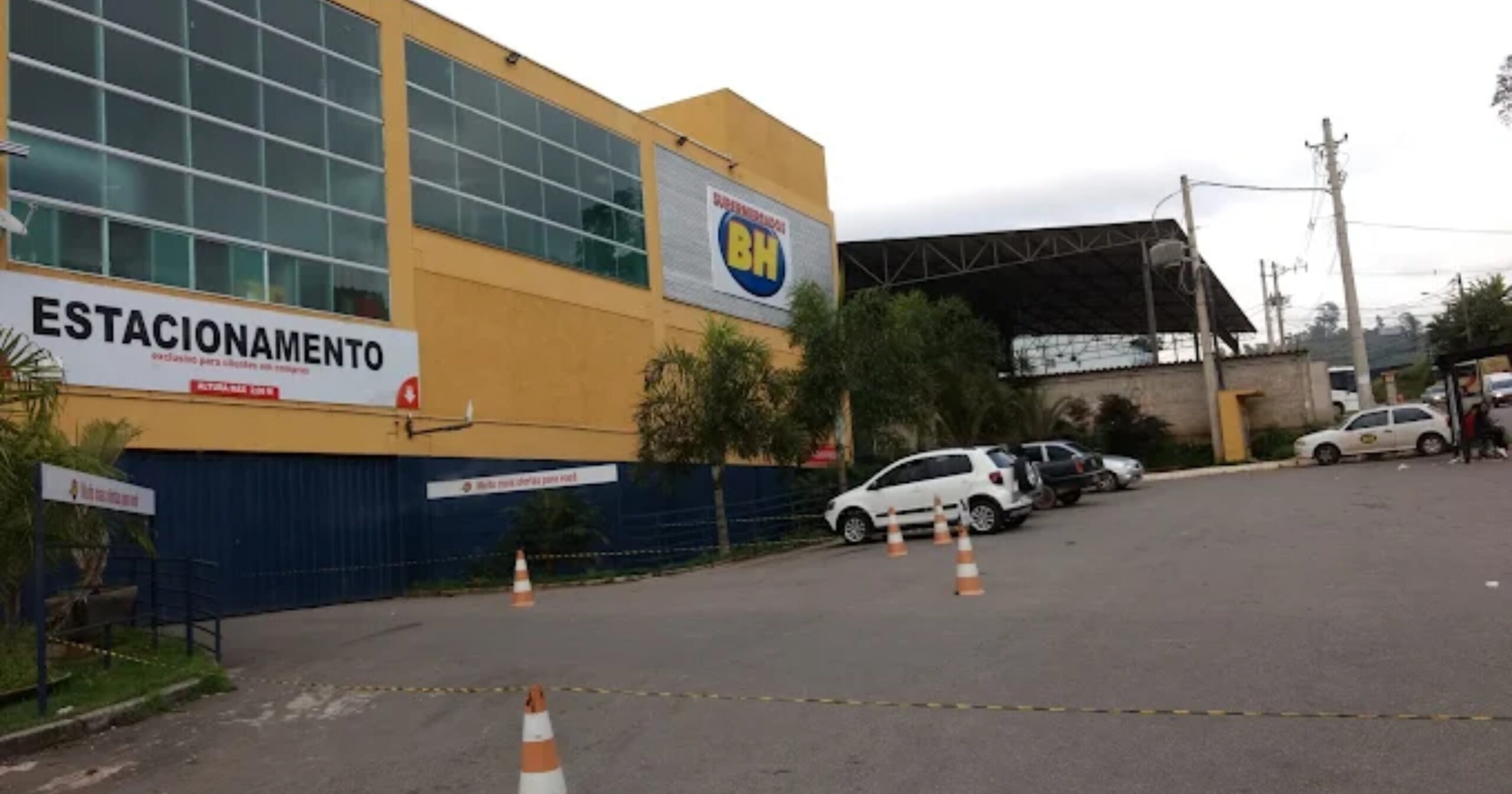 Órgãos municipais identificam irregularidades em estabelecimentos da rede durante inspeção de rotina em Mariana. Fotos — meramente ilustrativa.