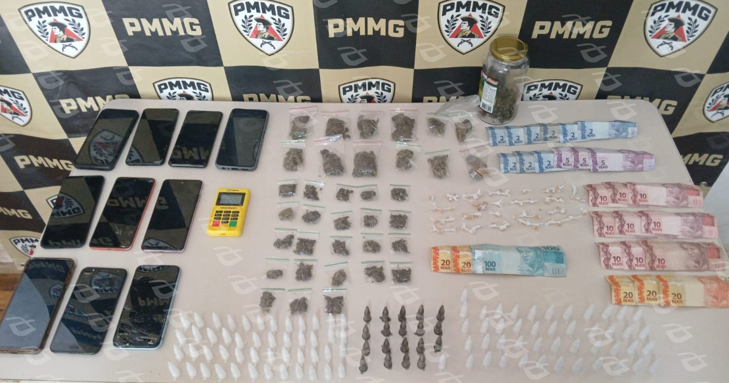 Ação da Polícia Militar desarticula esquema de tráfico em pontos conhecidos de Itabirito. Foto — Polícia Militar.