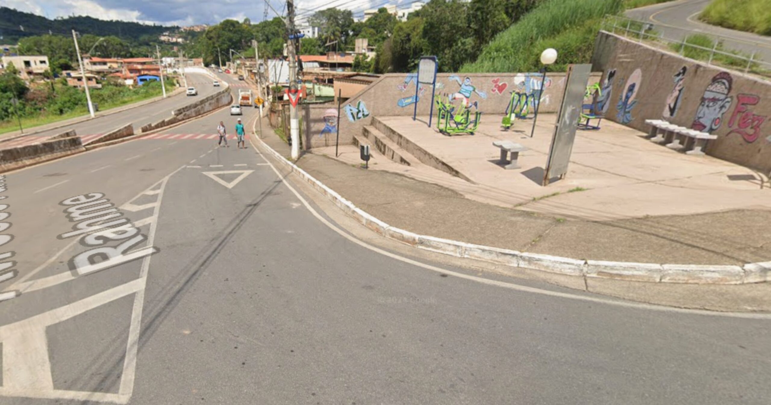 No interior do veículo havia bebida alcoólica, e o motorista se recusou a realizar o teste do bafômetro. Foto — meramente ilustrativa de onde ocorreu a operação / Google Maps.