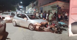Acidente envolveu motociclista de 26 anos e motorista de 27 próximo ao Colégio ISAP, na esquina com a Rua Madre Iluminata. Foto — Brigada Municipal de Itabirito.