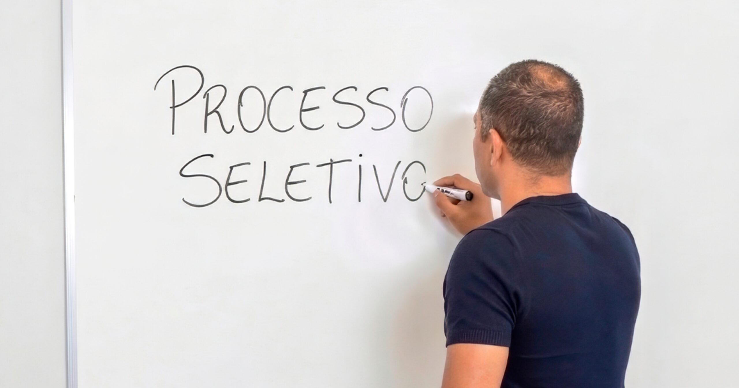 Inscrições seguem até 14 de abril, com taxas entre R$ 70 e R$ 100; provas objetivas serão aplicadas nos dias 16 e 17 de maio, em Itabirito. Foto — Prefeitura de Itabirito.