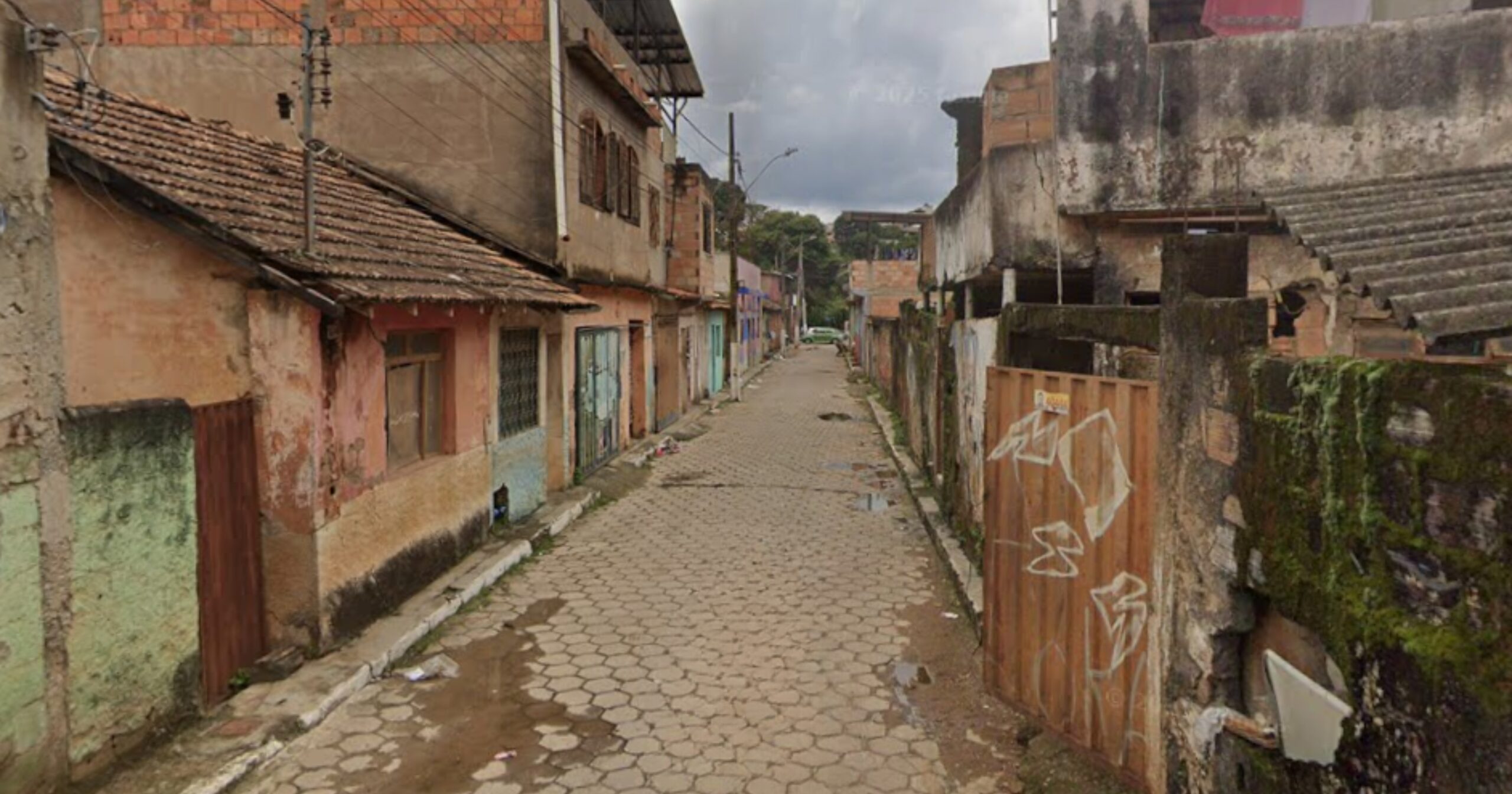 Discussão em comemoração de aniversário termina em agressões com faca e pedra, deixando duas mulheres feridas. Foto — de caráter meramente ilustrativo, sem referência ao local específico dos acontecimentos / Google Maps.