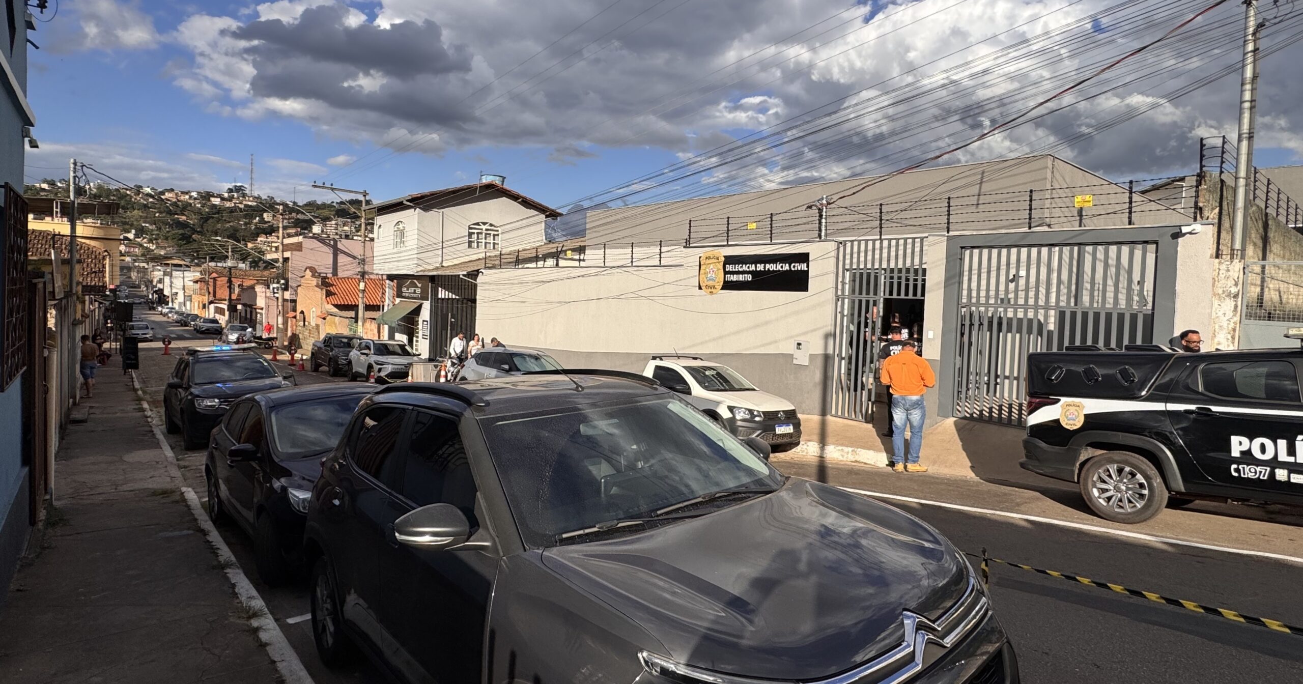 Nova sede da Polícia Civil em Itabirito é inaugurada com presença de autoridades e representantes da segurança pública. Foto — Hugo Avelino / Agito Mais.